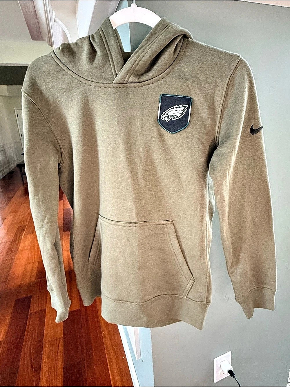 Nike Philadelphia Eagles NFL Salute to Service Hoodie- NWT- youth medium